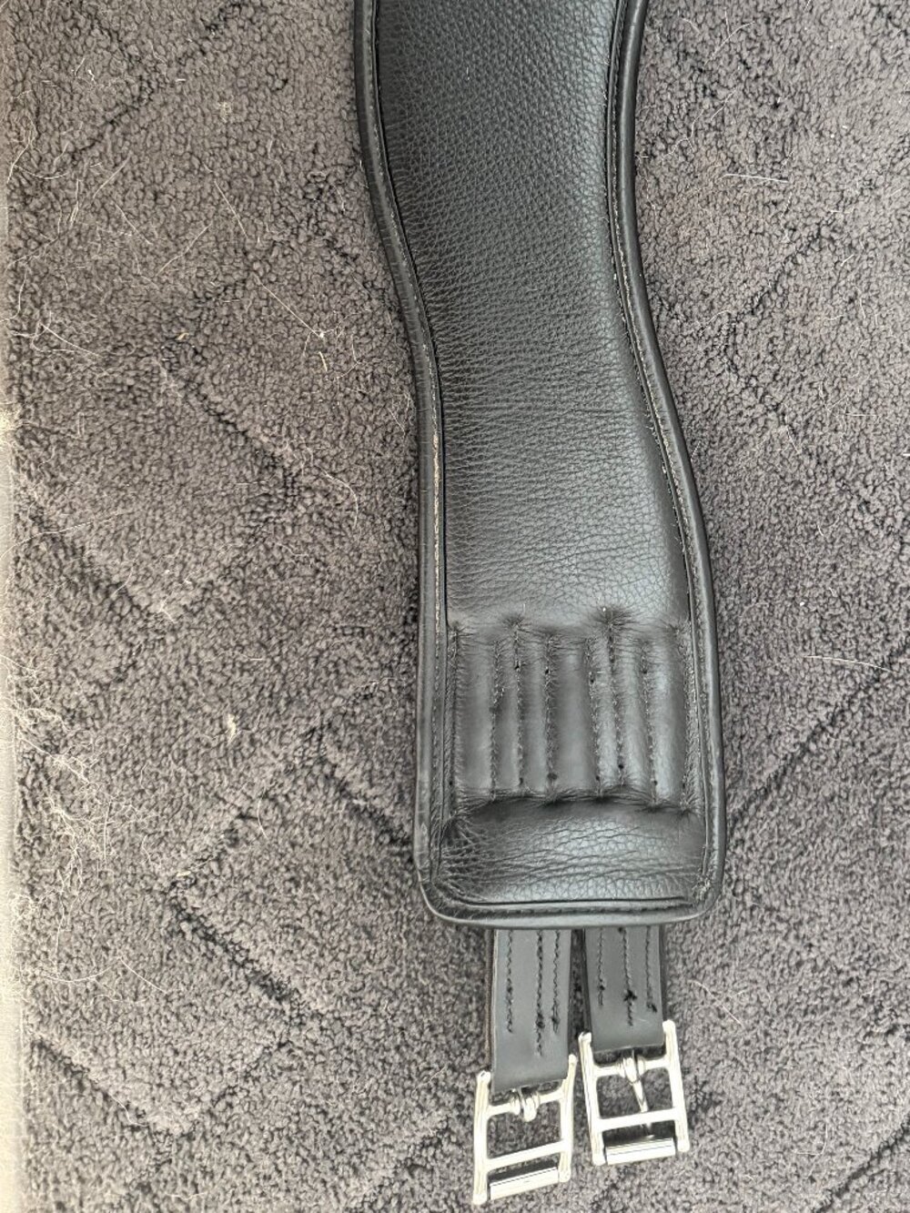 Kent & Masters - Anatomical Leather Jumping Girth - Black - 48" - Picture 6 of 6